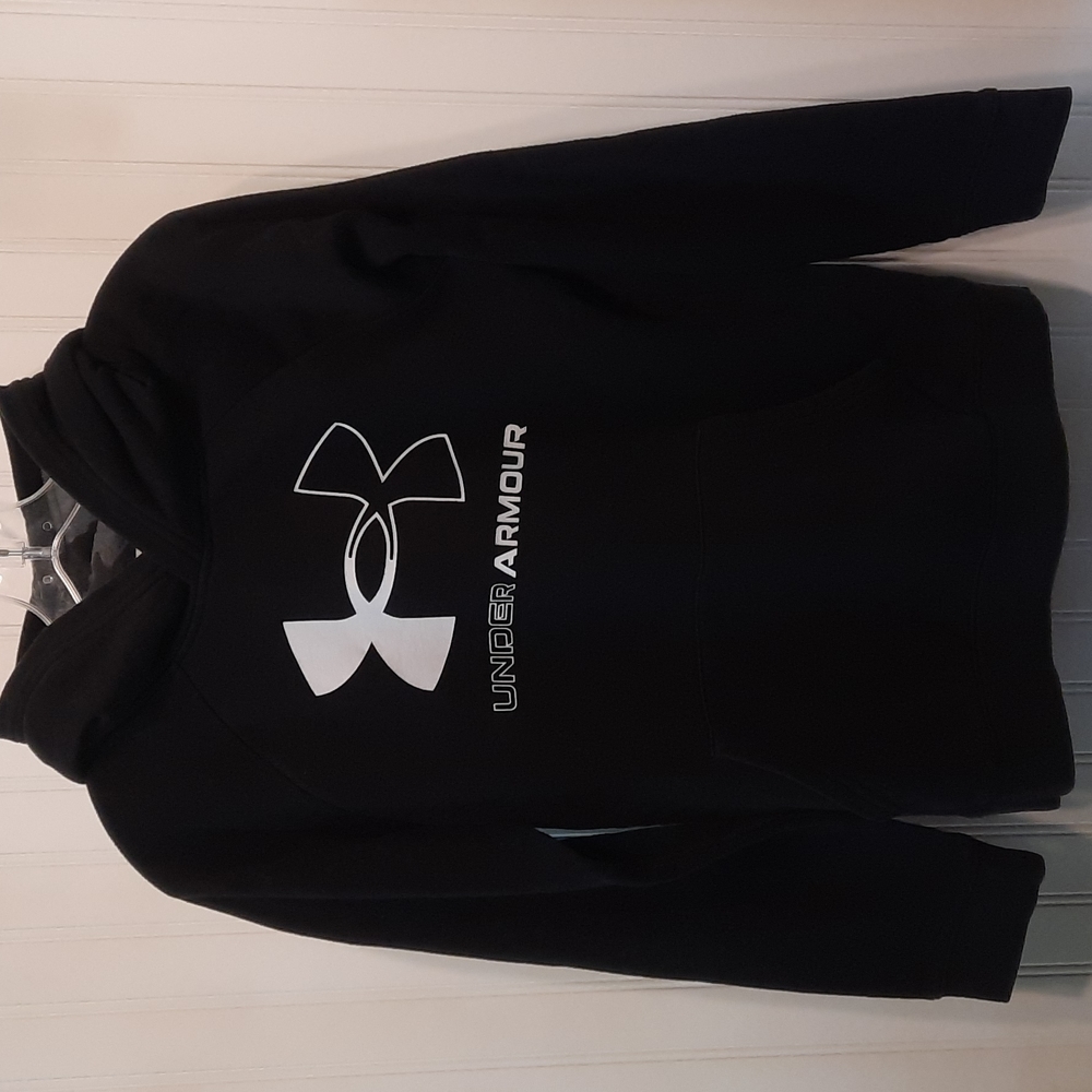 Youth Under Armour Black/Camo Hoodie. Size Youth Extra Large.